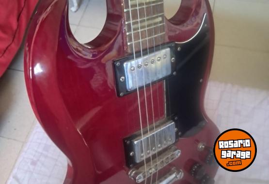 Instrumentos Musicales - Exelente guitarra tipo SG - En Venta