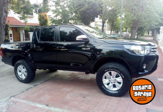 Camionetas - Toyota TOYOTA HILUX SRV 4X4 2017 Diesel 60000Km - En Venta