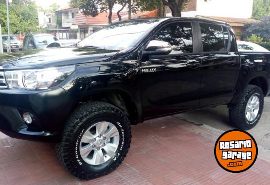 Camionetas - Toyota TOYOTA HILUX SRV 4X4 2017 Diesel 60000Km - En Venta