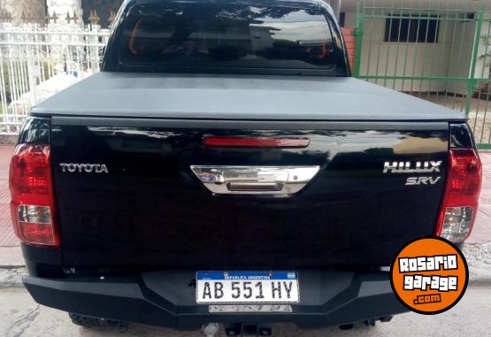 Camionetas - Toyota TOYOTA HILUX SRV 4X4 2017 Diesel 60000Km - En Venta
