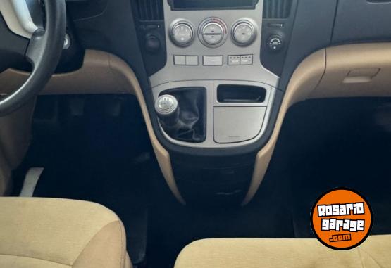 Utilitarios - Hyundai TRANSPORTE DE PASAJEROS 2011 Diesel 100667Km - En Venta