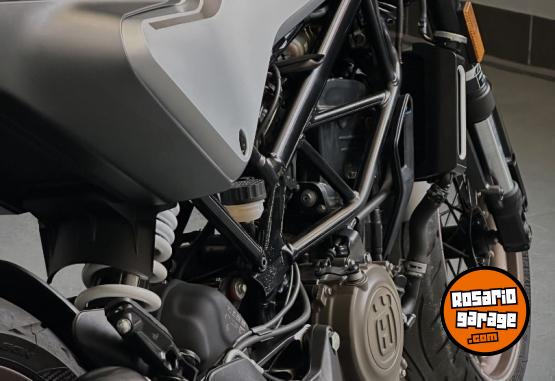 Motos - Husqvarna Vitpilen 401 2021 Nafta 4100Km - En Venta