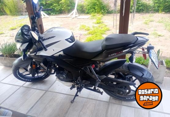 Motos - Bajaj Rouser 200 2021 Nafta 39000Km - En Venta