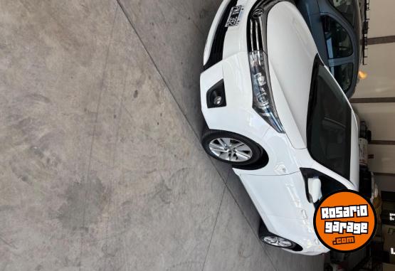 Autos - Toyota XEI 2016 Nafta 128000Km - En Venta