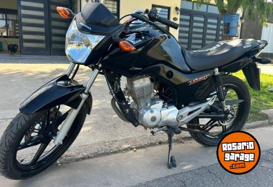 Motos - Honda Titán 150 2017 Nafta 24000Km - En Venta