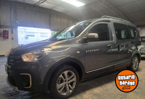 Utilitarios - Renault Kangoo Stepway 2023 GNC 60000Km - En Venta