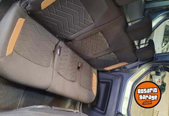 Utilitarios - Renault Kangoo Stepway 2023 GNC 60000Km - En Venta