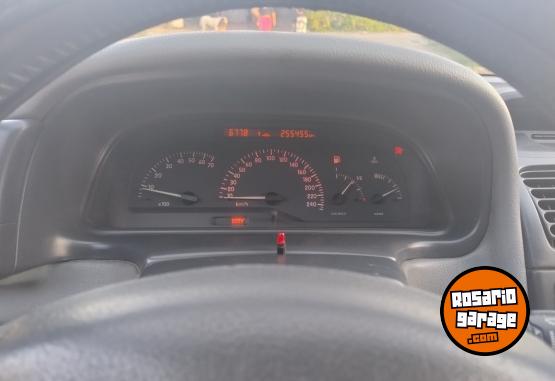 Autos - Renault Laguna 1998 Nafta 255000Km - En Venta