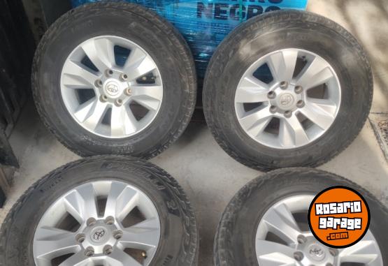 Accesorios para Motos - Llantas 17 Toyota HILUX Srv Muy buenas $1.250.000. NO BAJO PRECIO - En Venta