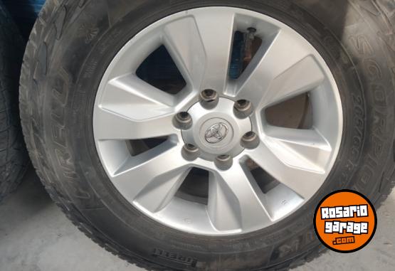 Accesorios para Motos - Llantas 17 Toyota HILUX Srv Muy buenas $1.250.000. NO BAJO PRECIO - En Venta