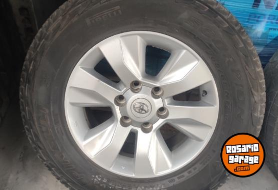 Accesorios para Motos - Llantas 17 Toyota HILUX Srv Muy buenas $1.250.000. NO BAJO PRECIO - En Venta