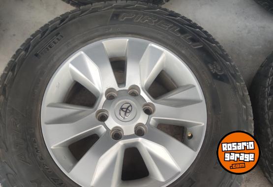 Accesorios para Motos - Llantas 17 Toyota HILUX Srv Muy buenas $1.250.000. NO BAJO PRECIO - En Venta