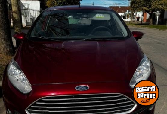 Autos - Ford Fiesta kinetic 2015 Nafta 97000Km - En Venta