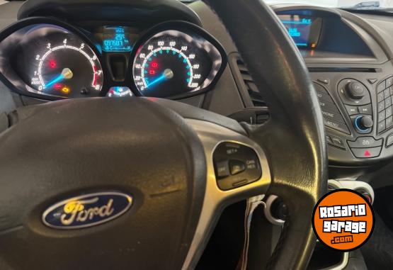 Autos - Ford Fiesta kinetic 2015 Nafta 97000Km - En Venta