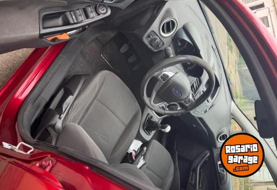 Autos - Ford Fiesta kinetic 2015 Nafta 97000Km - En Venta