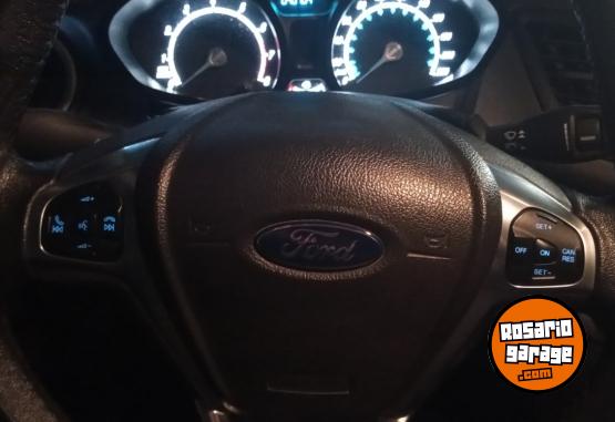 Autos - Ford Fiesta se titanium 2015 Nafta 70000Km - En Venta