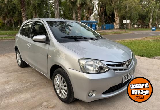 Autos - Toyota Etios 2013 GNC 130000Km - En Venta