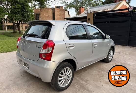 Autos - Toyota Etios 2013 GNC 130000Km - En Venta