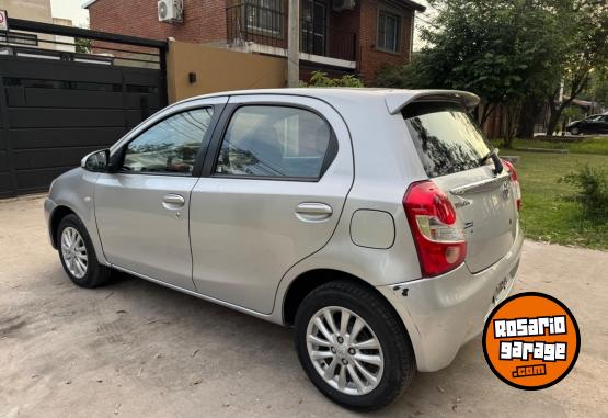 Autos - Toyota Etios 2013 GNC 130000Km - En Venta