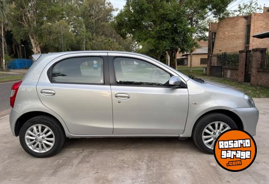 Autos - Toyota Etios 2013 GNC 130000Km - En Venta