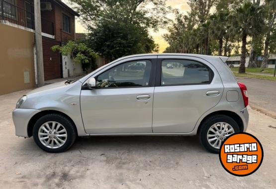 Autos - Toyota Etios 2013 GNC 130000Km - En Venta