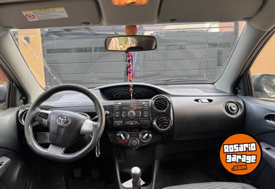 Autos - Toyota Etios 2013 GNC 130000Km - En Venta