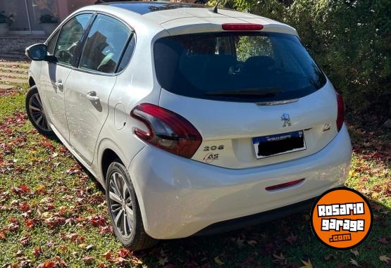 Autos - Peugeot 208 feline 2017 Nafta 109000Km - En Venta