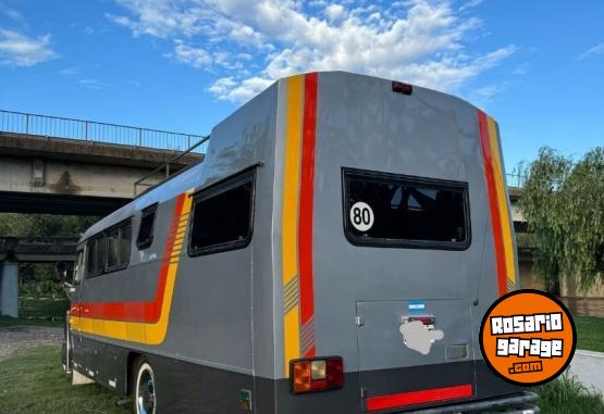 Camiones y Grúas - Motorhome excelente estado - En Venta