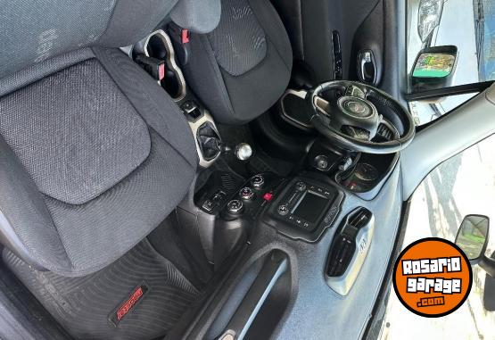 Camionetas - Chrysler Jeep Renegade 2016 Nafta 170000Km - En Venta