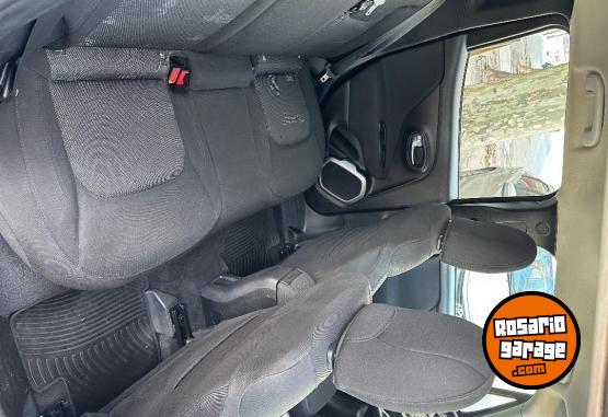 Camionetas - Chrysler Jeep Renegade 2016 Nafta 170000Km - En Venta