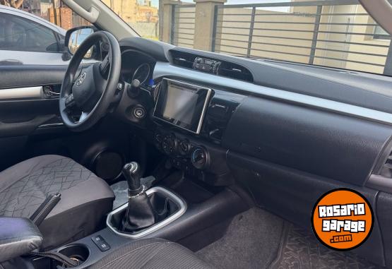 Camionetas - Toyota Hilux SR 2018 Diesel 55000Km - En Venta