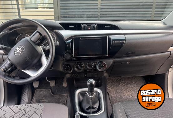 Camionetas - Toyota Hilux SR 2018 Diesel 55000Km - En Venta