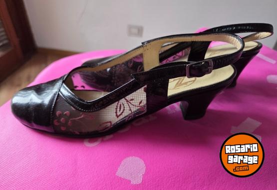 Indumentaria - Vendo Sandalias charol Nro 38 - En Venta