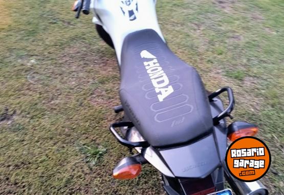 Motos - Honda NEW TITAN CG150 2021 Nafta 22400Km - En Venta