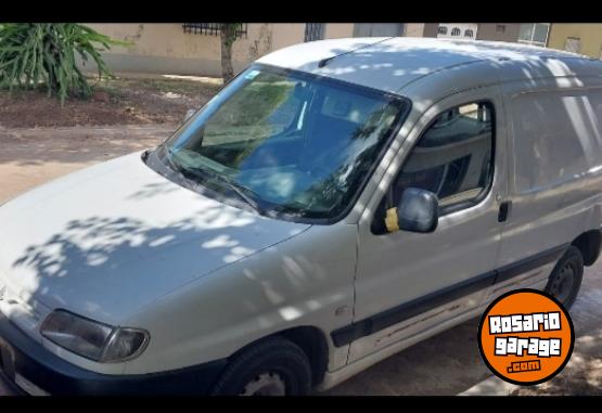 Utilitarios - Peugeot Partner Furgón Confort 2006 Diesel 265000Km - En Venta
