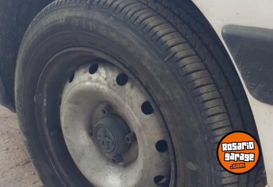 Utilitarios - Peugeot Partner Furgón Confort 2006 Diesel 265000Km - En Venta