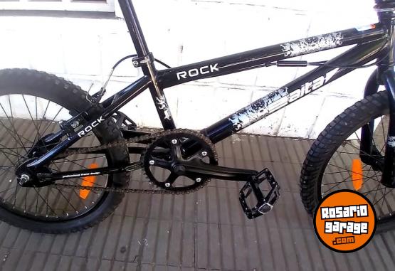 Deportes - BICICLETA BMX DE SALTO MARCA: AITA MODELO: ROCK. RODADO: 20. CON ROTOR EXCELENTE ESTADO SEMINUEVA - En Venta