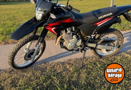 Motos - Honda Tornado 2023 Nafta 15000Km - En Venta