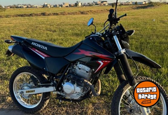 Motos - Honda Tornado 2023 Nafta 15000Km - En Venta