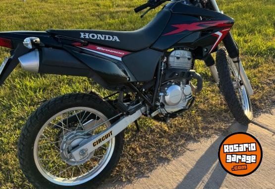 Motos - Honda Tornado 2023 Nafta 15000Km - En Venta