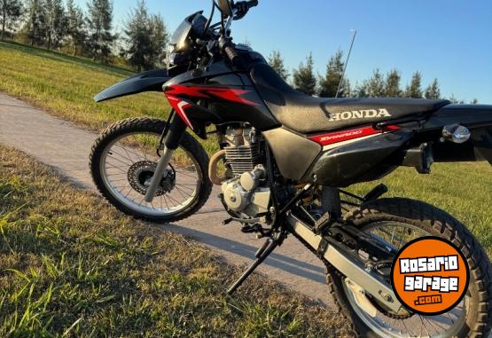 Motos - Honda Tornado 2023 Nafta 15000Km - En Venta