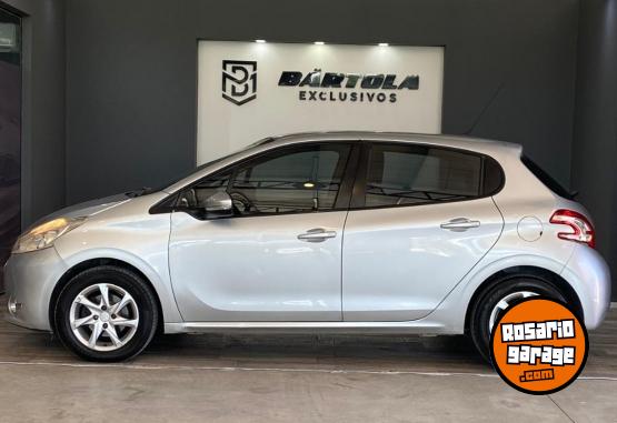 Autos - Peugeot 208 Touchcreen 2014 Nafta 92300Km - En Venta