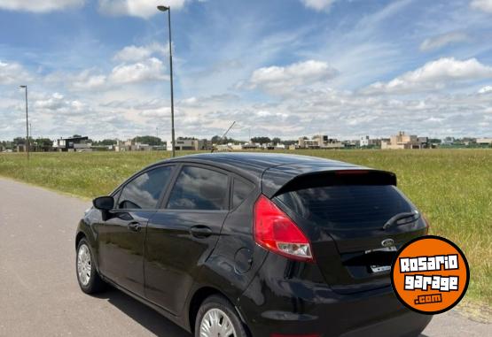Autos - Ford Fiesta Kinetic S 2015 Nafta 240000Km - En Venta