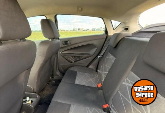 Autos - Ford Fiesta Kinetic S 2015 Nafta 240000Km - En Venta