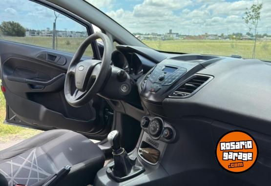 Autos - Ford Fiesta Kinetic S 2015 Nafta 240000Km - En Venta