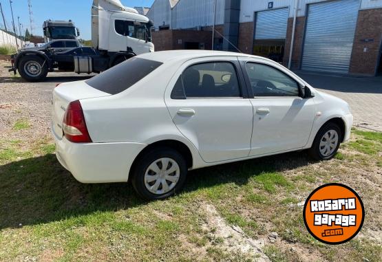 Autos - Toyota ETIOS 2015 Nafta 260000Km - En Venta