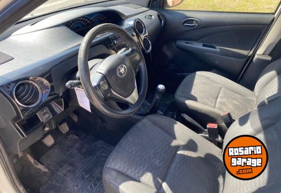 Autos - Toyota ETIOS 2015 Nafta 260000Km - En Venta