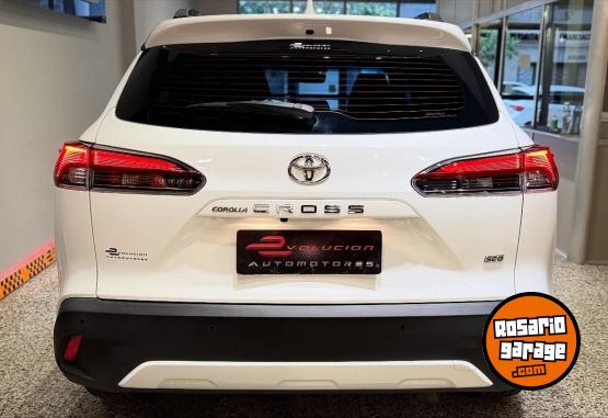 Autos - Toyota COROLLA CROSS SE-G 2024 Nafta 10000Km - En Venta