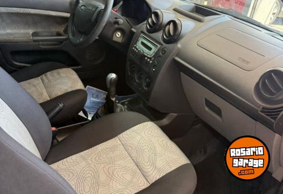 Autos - Ford Fiesta max 2010 Nafta 189000Km - En Venta