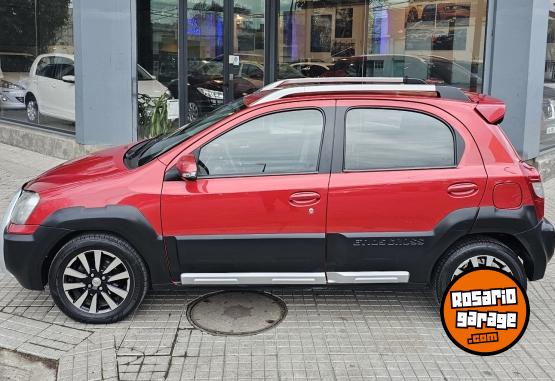Autos - Toyota ETIOS XLS CROSS 1.5 N 2014 Nafta 130000Km - En Venta